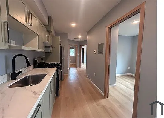 150 36th St NE #1 — Photo 12