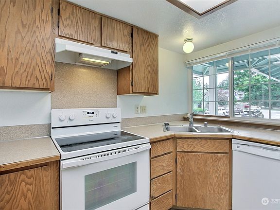 3rd image of 6111 Balboa Lane SE