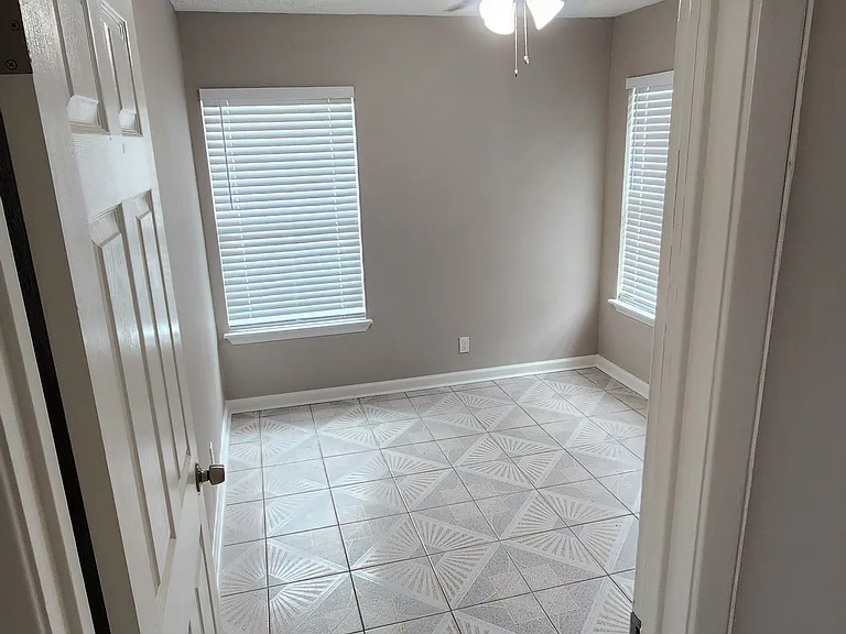 606 Crockett St — Photo 17