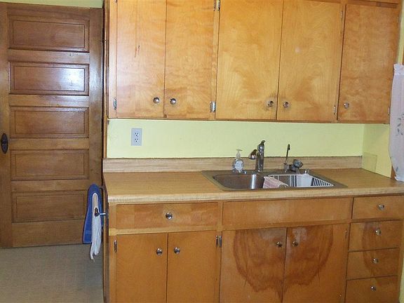 3rd image of 720 N Freeman Ave