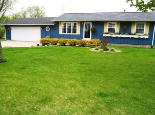 19877 248th St, Manchester, IA 52057