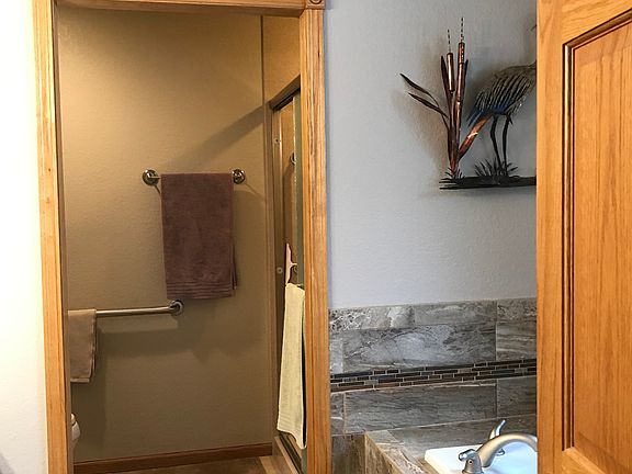 Master Bathroom walk-in 