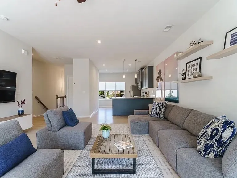 2623 Hedgeway Cir — Photo 10