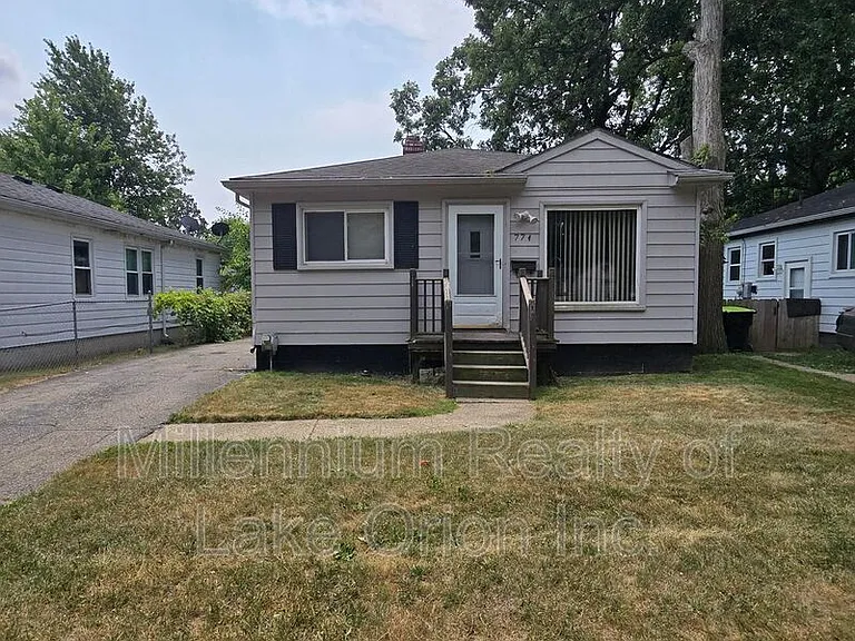 774 E Beverly Ave — Photo 1