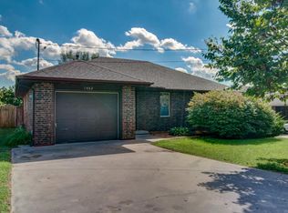 1462 E McClernon St, Springfield, MO 65803