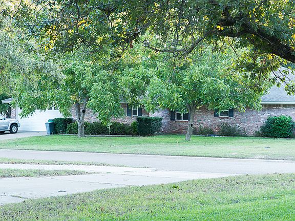 4th image of 724 Enfield Dr