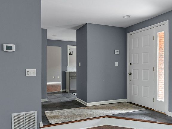 5th image of 302 Patio Dr