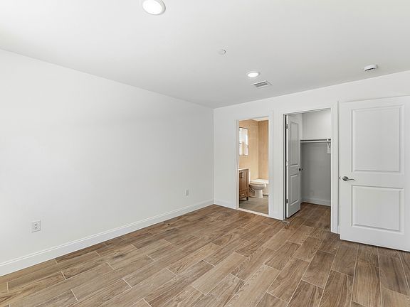 5th image of 106 Columbia Ave Floor 1