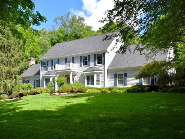 8630 Tamarack Trl, Chagrin Falls, OH 44023