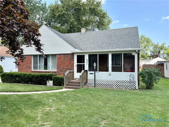 2410 Newport Ave, Toledo, OH 43613