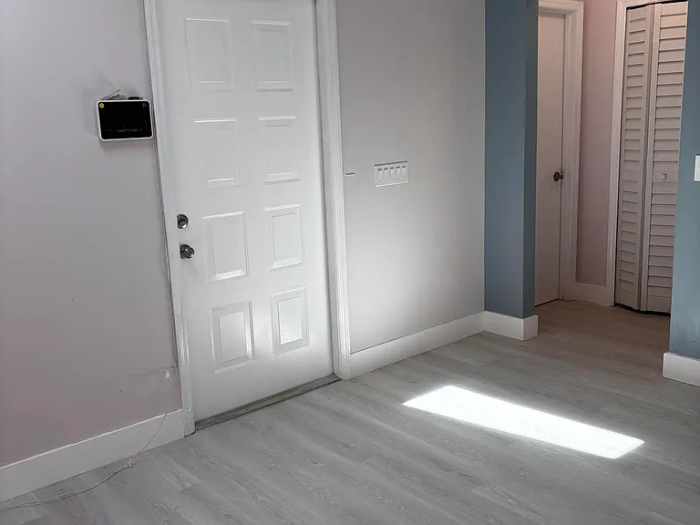 450 SW Eyerly Ave — Photo 6