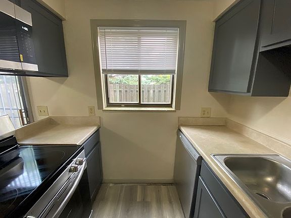 3rd image of 5612 Aspen Dr #A