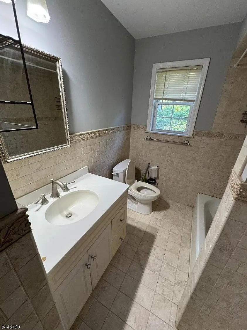 1 bed, 1.0 bath, $2,100 — Photo 4
