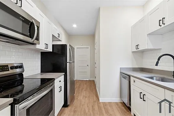 3 bed, 1010 sqft, $1,200 — Photo 2