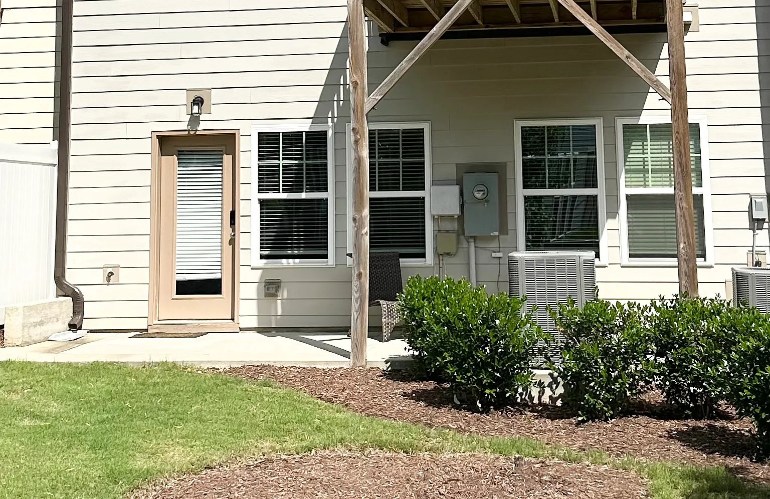 1 bed, 800 sqft, $1,300 — Photo 1