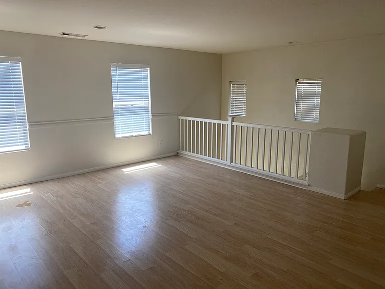 2046 Krystal Ave — Photo 8