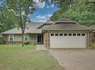 2111 Reverchon Dr, Arlington, TX 76017