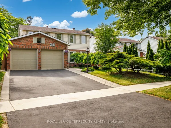 1853 Briarcrook Cres, Mississauga, ON L4X 1X3