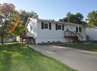 209 4th Ave SW, Mandan, ND 58554