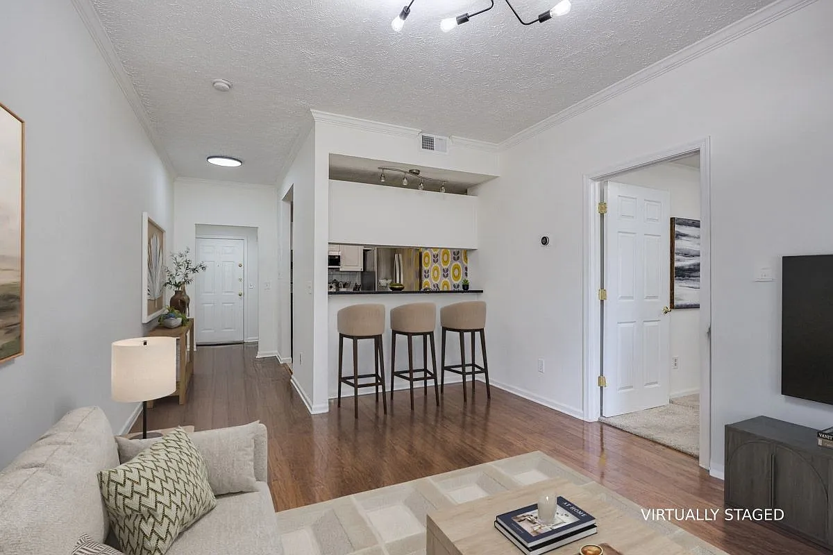 1 bed, 584 sqft, $1,600 — Photo 4