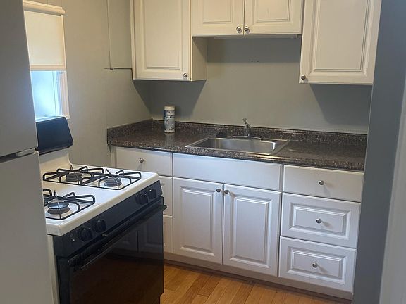 2nd image of 808 Jerome Ave APT 2
