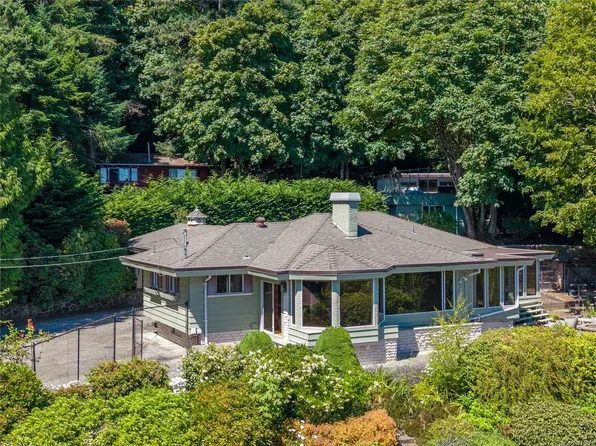 4916 Lochside Dr, Saanich, BC V8Y 2E4