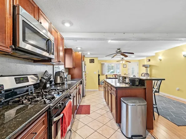 30 Circuit Ave #30, Lowell, MA 01852