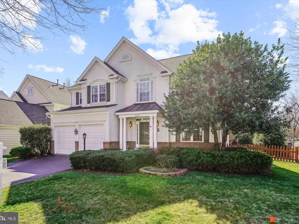 43237 Darkwoods St, Chantilly, VA 20152