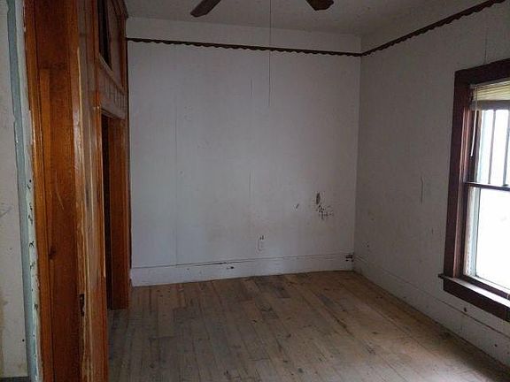 3rd image of 250 E Main St