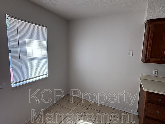 3rd image of 336 W Dogwood St #3