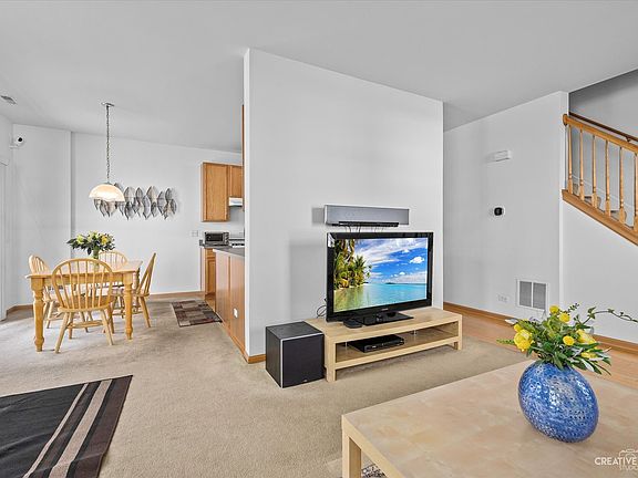 4th image of 3969 Blackstone Dr