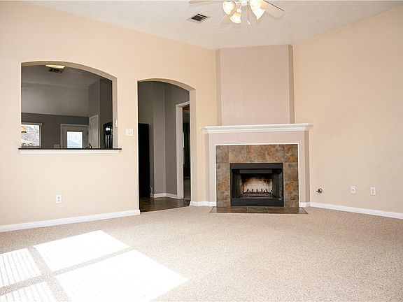 2nd image of 1001 Fallbrook Loop