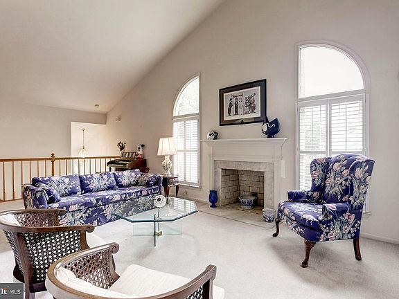 3rd image of 10837 Luxberry Dr #28