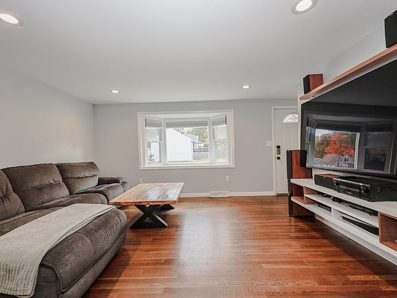 5th image of 130 E Hobart Street