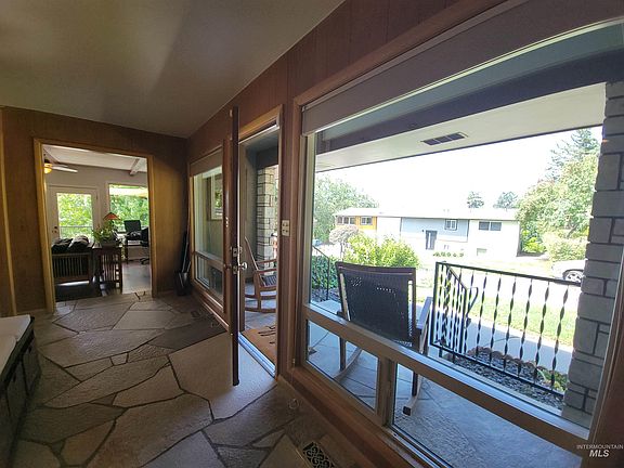 2nd image of 3100 N Ridgeway Dr
