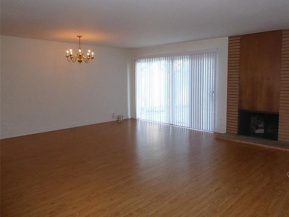 3rd image of 7025 Abbottswood Dr