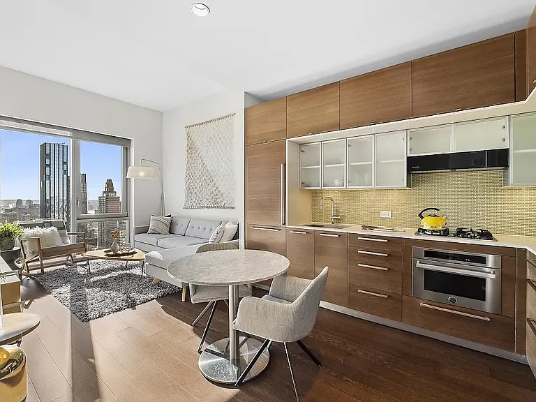 100 W 31st St #34A — Photo 1