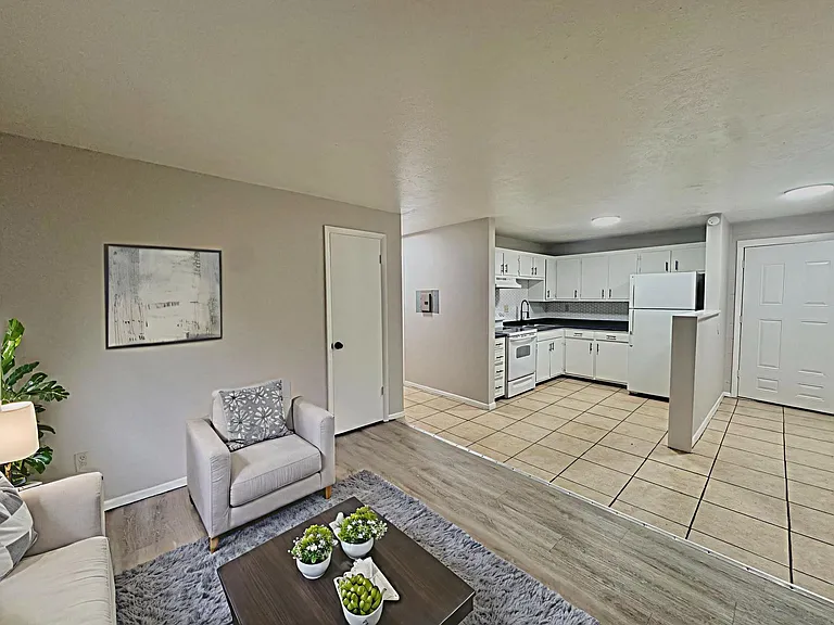 Parklane Apartments — Photo 17