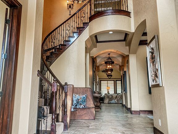 2nd image of 17 La Paz Cir
