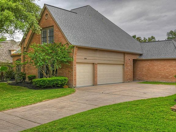 3rd image of 1118 Fleetwood Place Dr