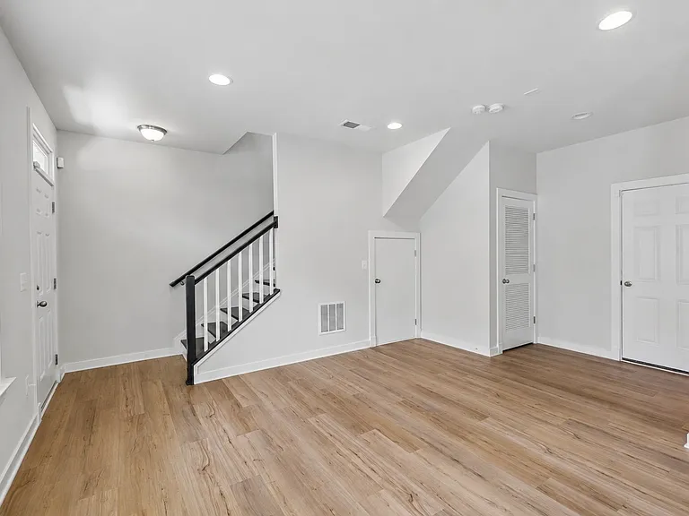 283 Willis St — Photo 33