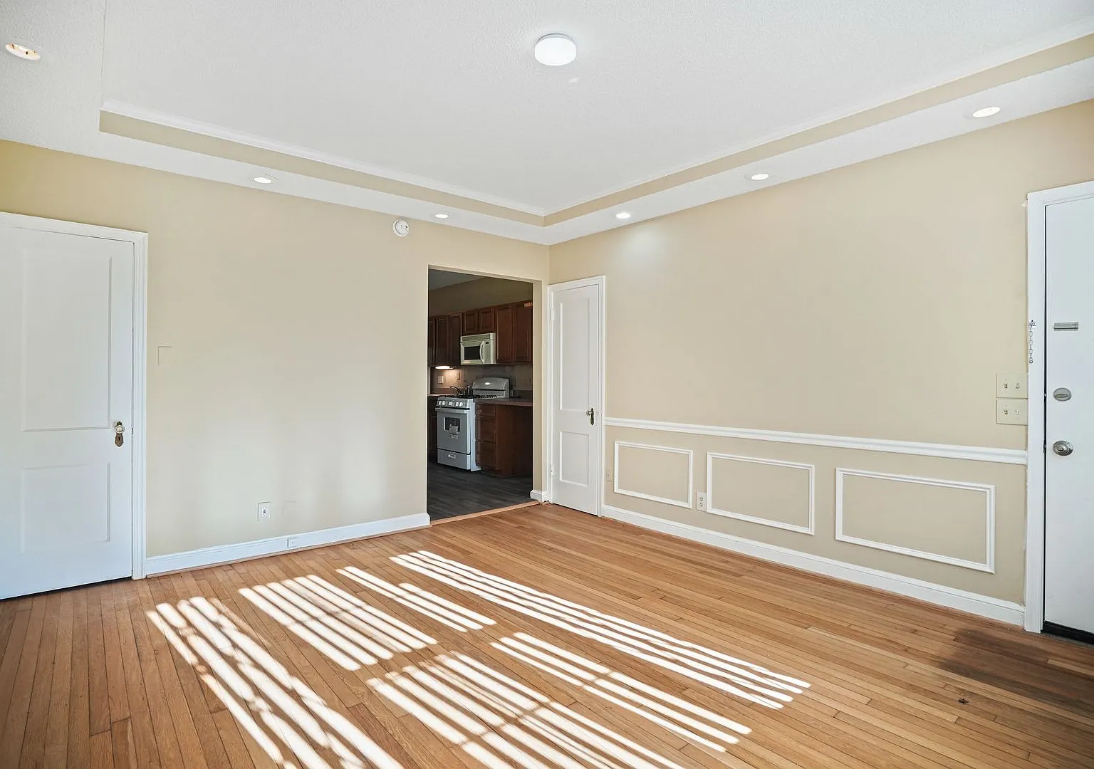 Spacious & Bright 1br + Den Just 2 Blocks From Stadium Armory in Kingman Park! — Photo 4