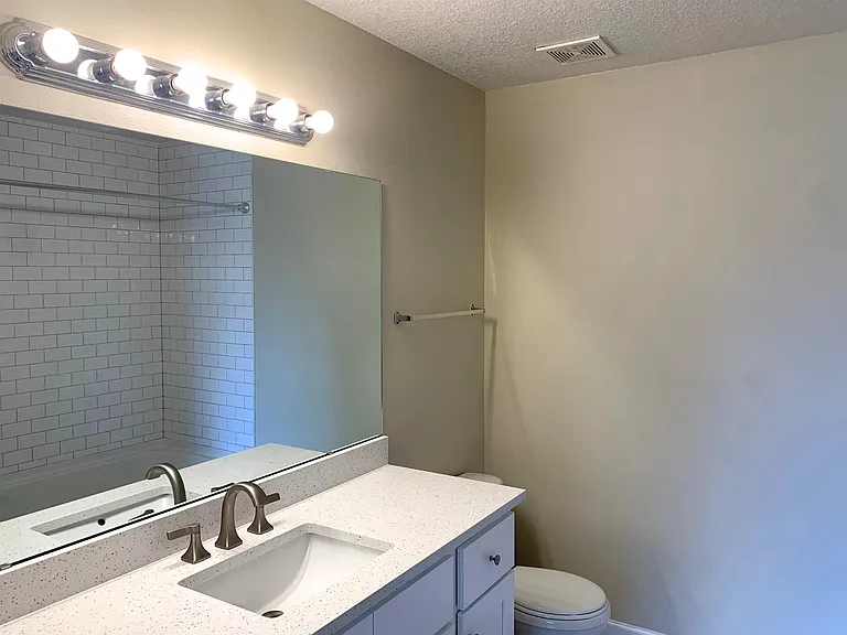 19207 Harbour Vista Cir — Photo 11