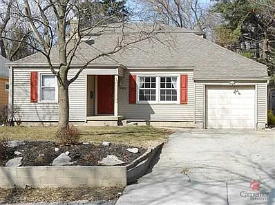 2306 E 57th St photo 1