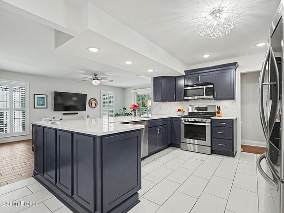 3rd image of 353 Chenoweth Ln