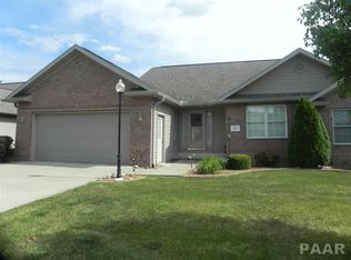 2802 Addison Ct, Pekin, IL 61554