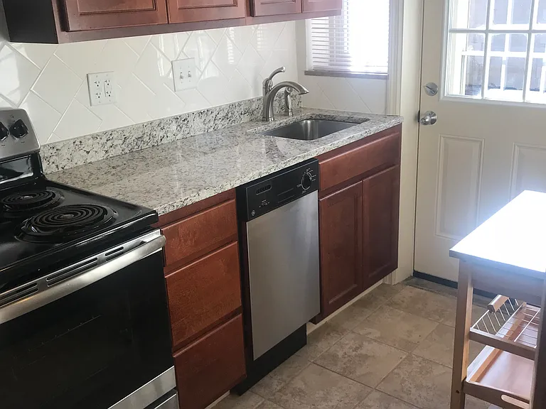 1497 W 7th Ave — Photo 9