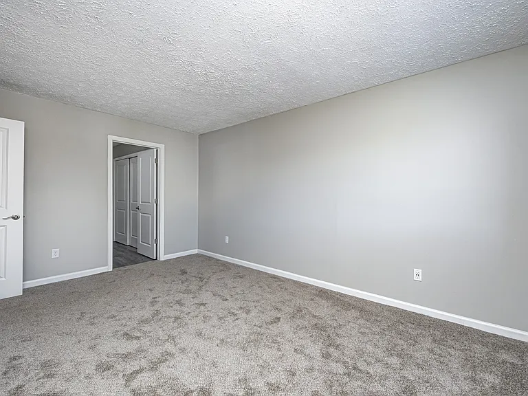 Ivy Knoll Apartments — Photo 37