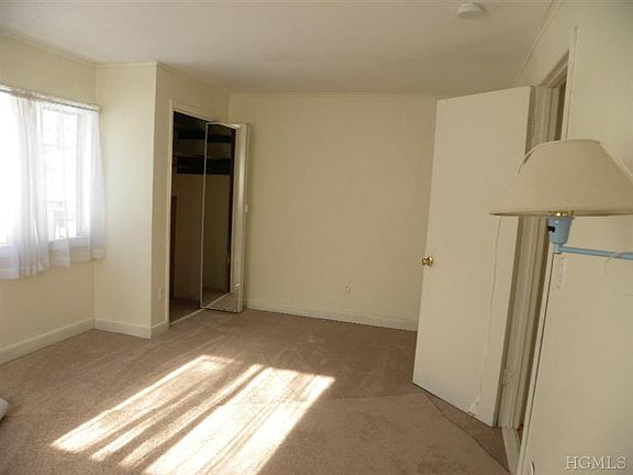 3rd image of 11 E Croton Dr