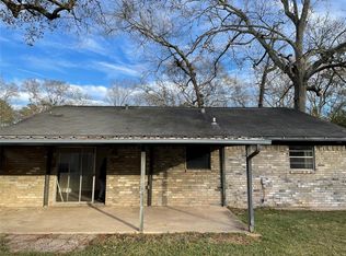 1304 S Holly Ave, Cleveland, TX 77327